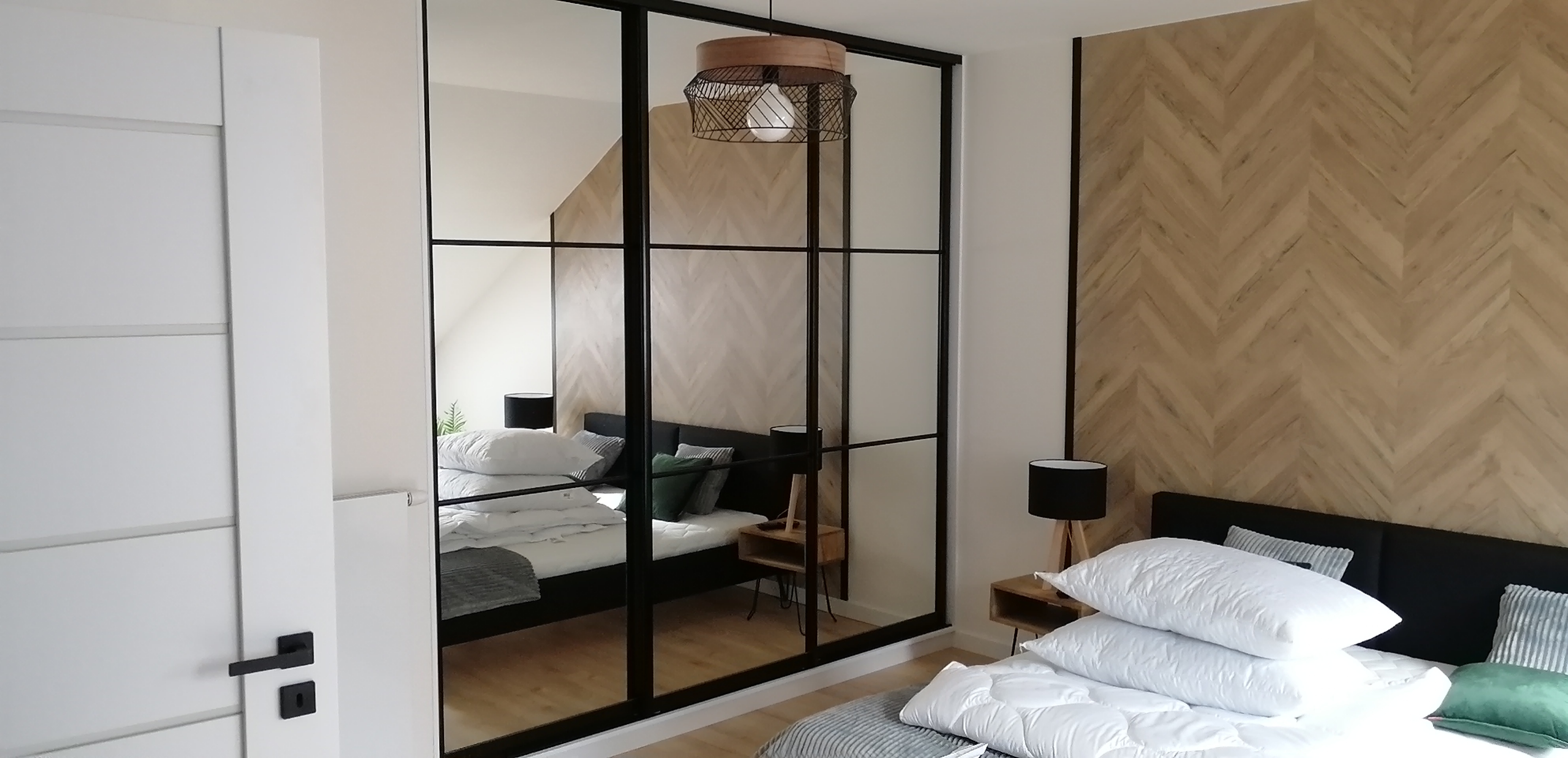 szafa loft, drzwi przesuwne lustro