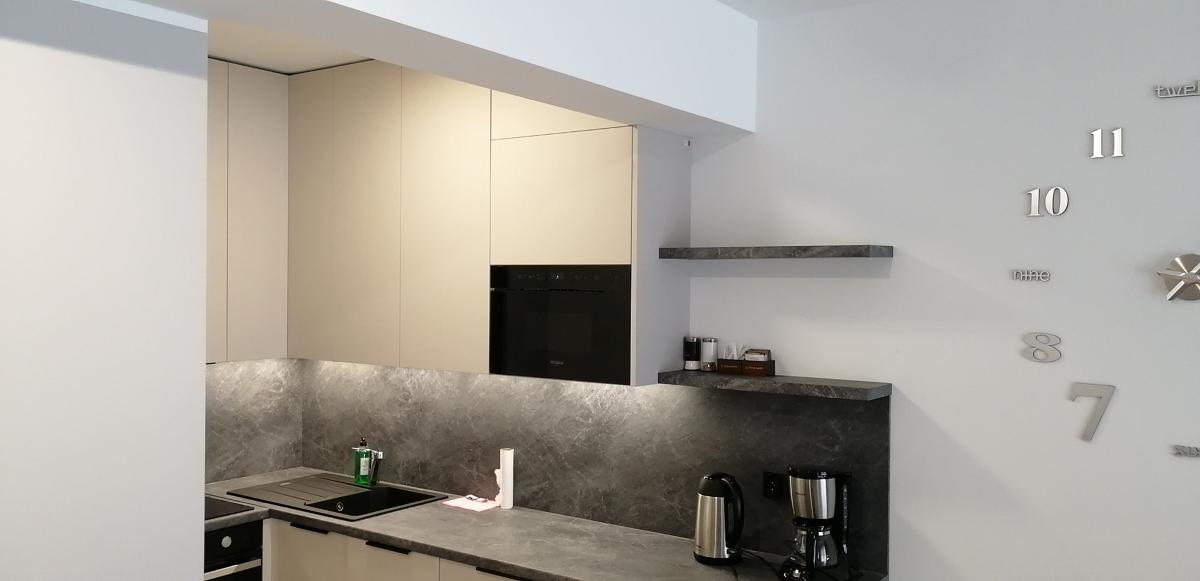 kuchnia apartament, akryl kaszmir