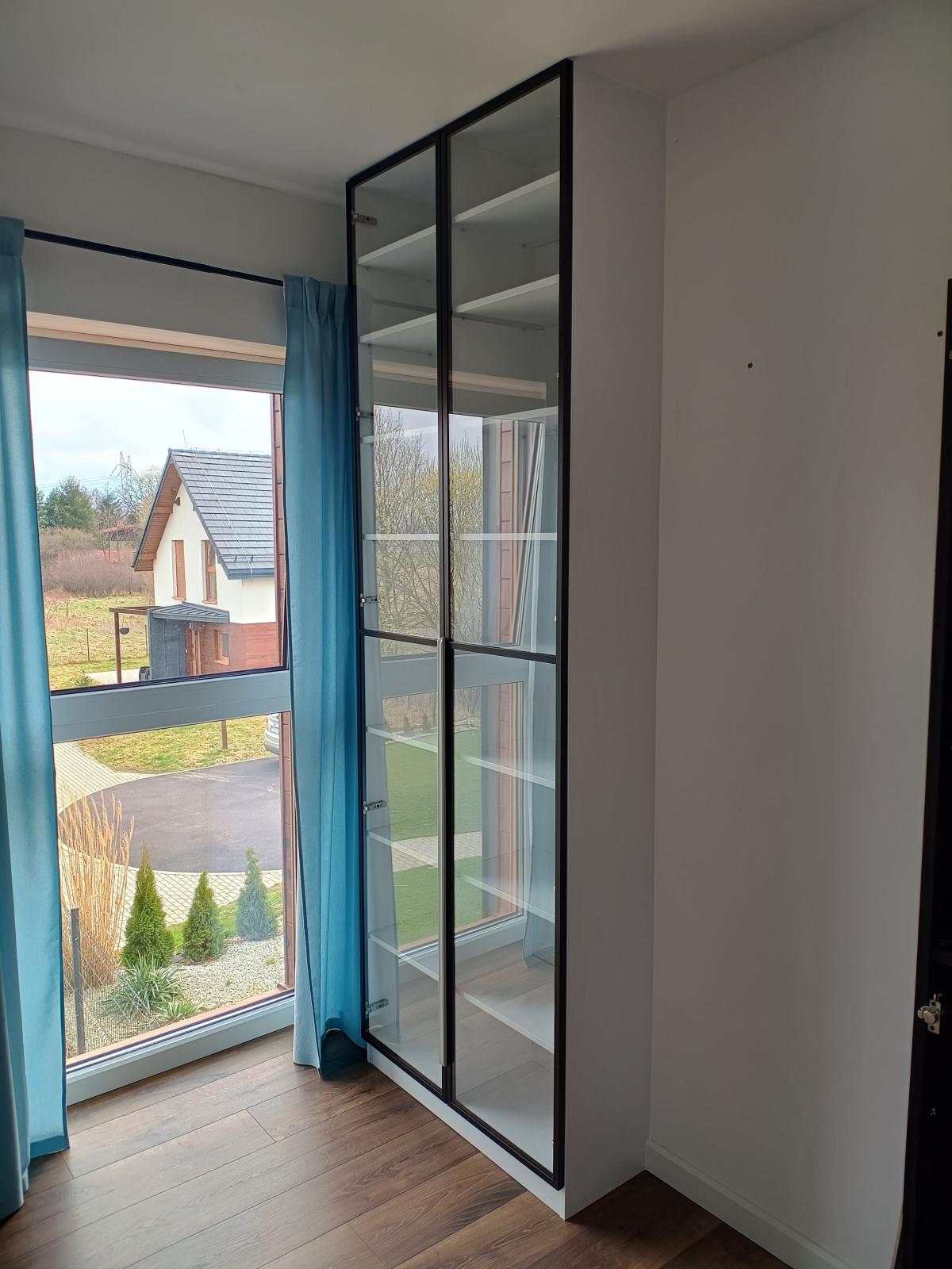 szafa skos, witryna, ramka aluminiowa