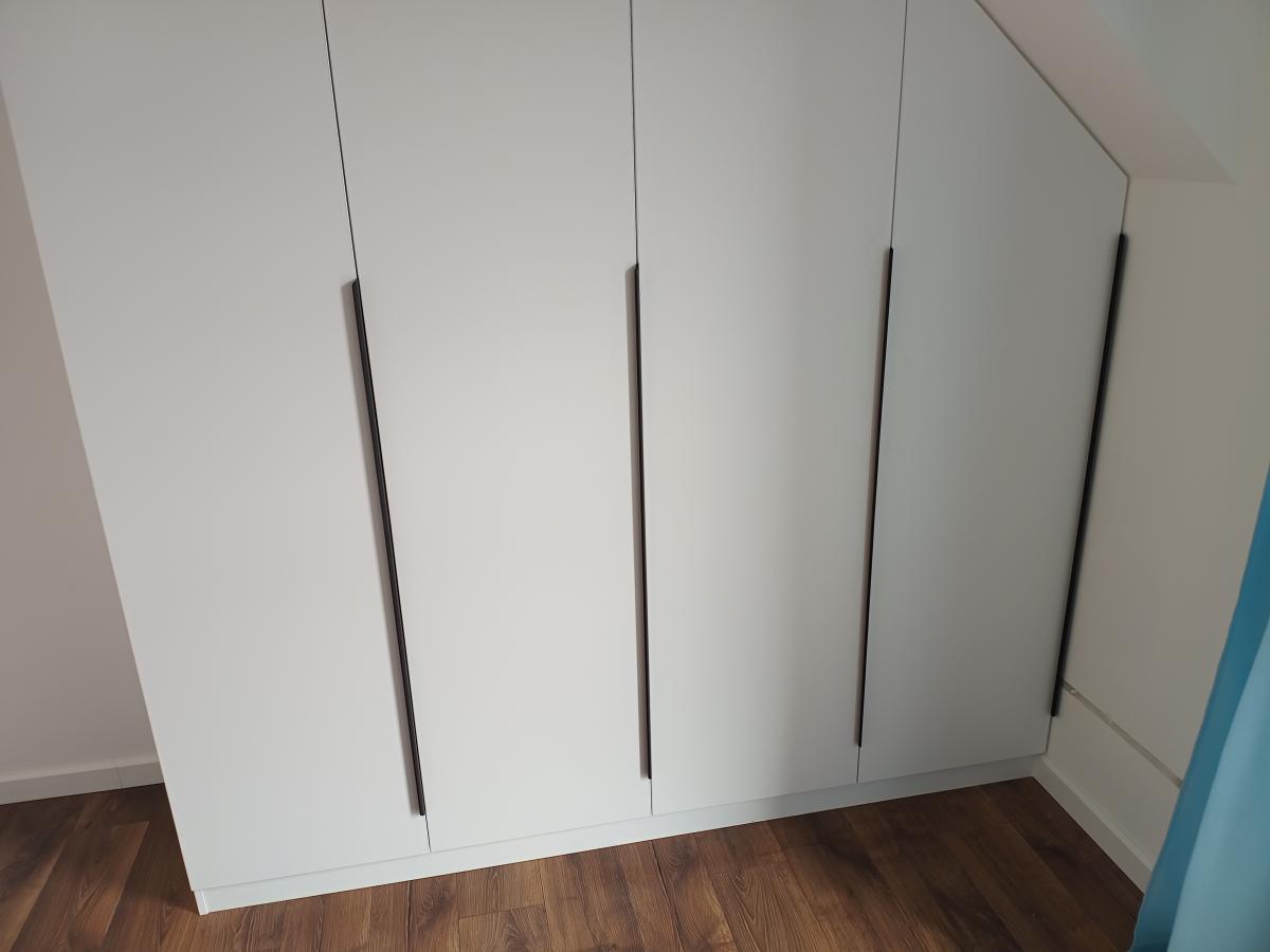 szafa skos, witryna, ramka aluminiowa