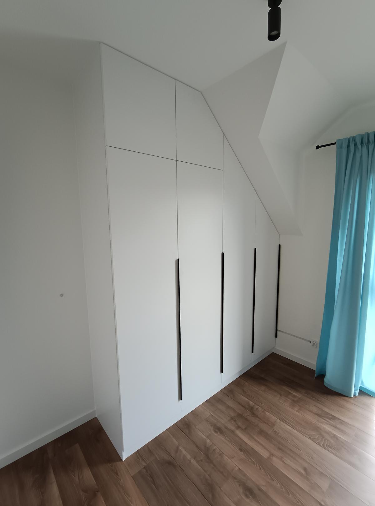 szafa skos, witryna, ramka aluminiowa